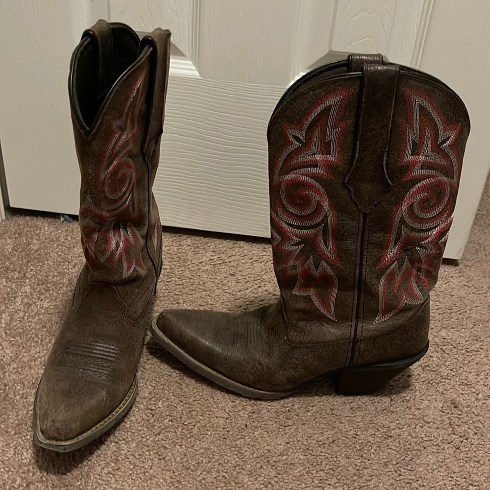 Pointed toe cowgirl boots